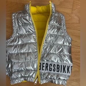 BIKKEMBERGS Reversible kid’s puffer vest metallic/yellow